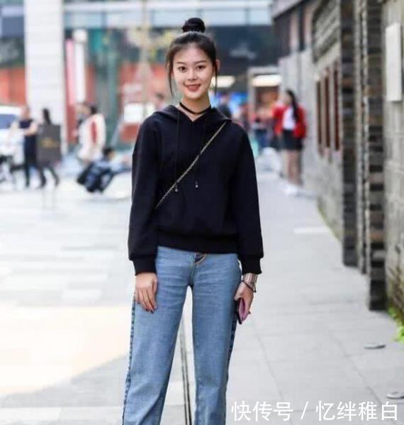  【美女】街拍美女：美丽优雅的紧身裙小姐姐，展现修长的玲珑腿型！