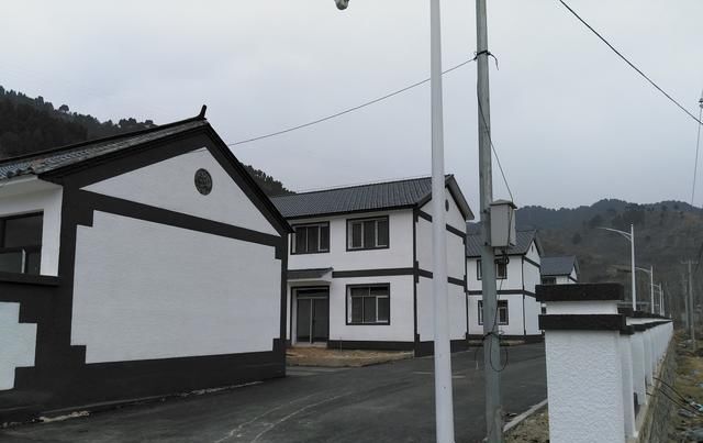  「小于」全国撤村建居火速推行：部分地区人口小于600的村庄一律