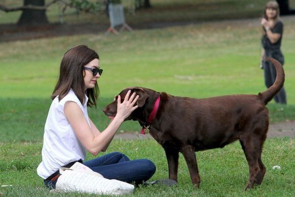 她在衰落之时被温州大佬收购，如今竟然位居女装品牌前列?牛逼!