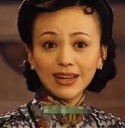 48岁王琳厉害了!一袭吊带纱裙穿出28岁少女气质，雪姨好身材