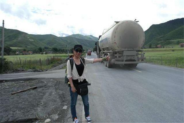 川藏线背包女“RB”代表什么?为什么都爱靠它搭车,看完你就知道