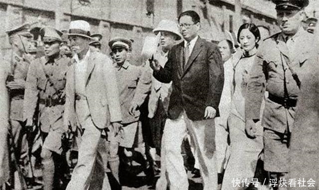  [不见]向首富求亲被嫌穷，10年后，当部长的他再次登门，恋人却说：不见