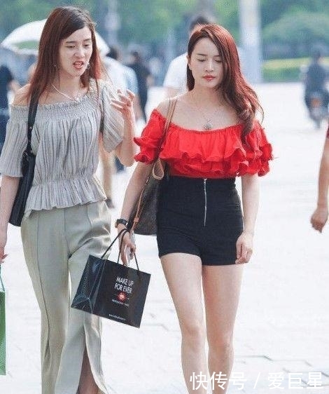  精致@迷人靓丽的美女街拍：时尚潮流的美女，展现细节上的精致感！