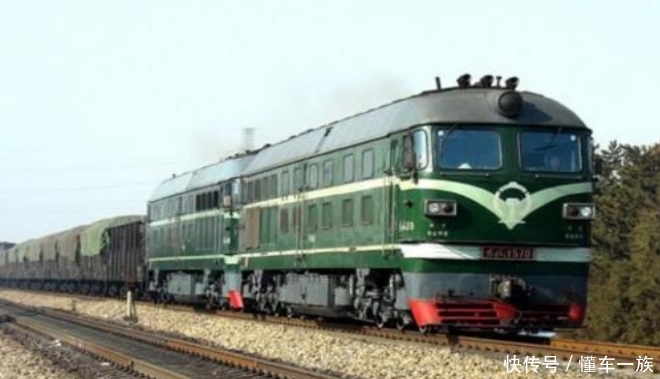 坐火车选卧铺最舒服，可是遇到这种情况，一晚上就都不用睡了！