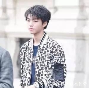 搭配:适合20岁左右青春男生发型,寻找最灿烂的青春时光