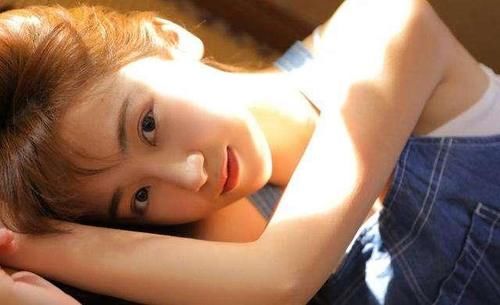  好习惯■女生想要养出“干净脸”，建议睡前做这4件事，皮肤白皙更水嫩！