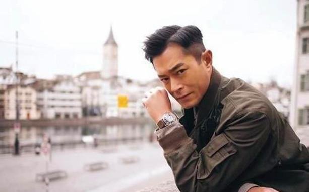 抠图颖, 出轨赫、打手机的杨幂, 哪些明星的黑料是你脱粉的开端