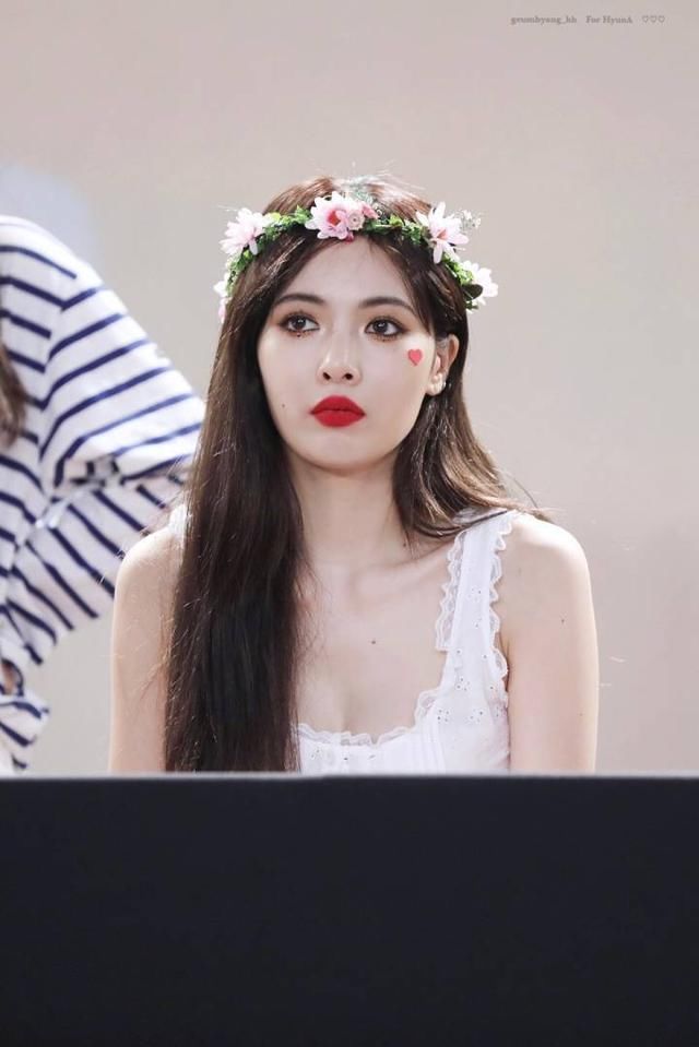 金泫雅太疯狂！吊带裙比安全裤都短还敢穿，可这身材是真心好