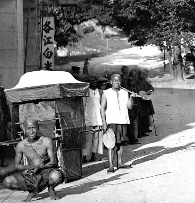 老照片:记录晚清8种职业，有的已经消失，有的已被取代!