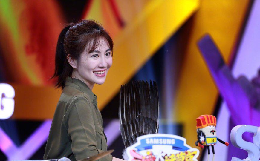 叶璇高调秀恩爱，网友猜测神秘男身份，一早转发视频现雷人语录