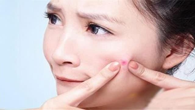 护肤时，要谨记这四个“重点”！不然脸上会频繁出油、起痘