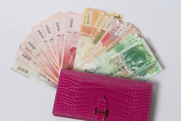 吴佩慈日常穿搭全是奢侈品，总价高达30万！