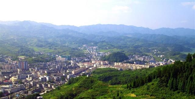 湖北境内有一县城，去趟省会武汉需要8个小时，知道是哪里吗？