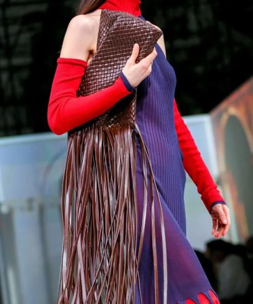 #时髦#哪个时髦精身上没件Bottega Veneta?