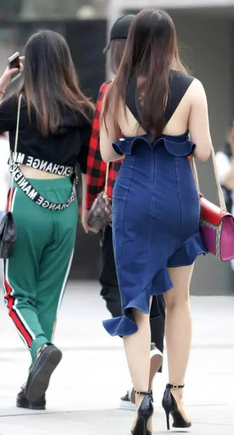 一位丰满的甜美女人，虽然有点胖，但身材很迷人！