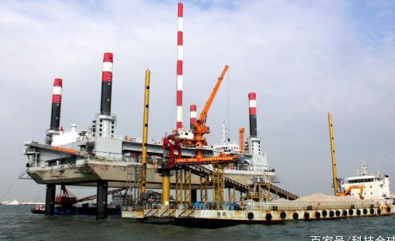 中国又一国之重器报道，4根钢柱直插海底，老外直呼：世界奇迹！