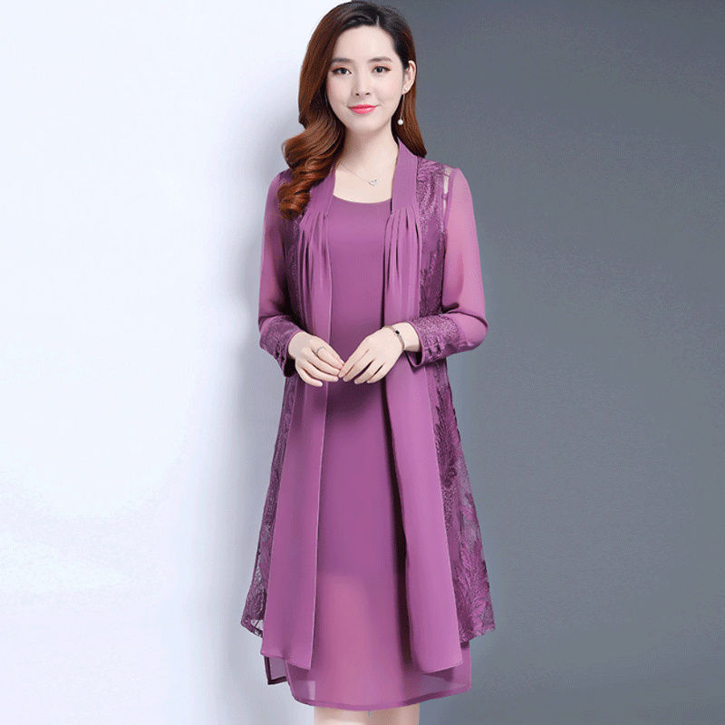 快中秋了,50岁女人多试试这,新款秋裙,配高跟鞋,洋气上档次