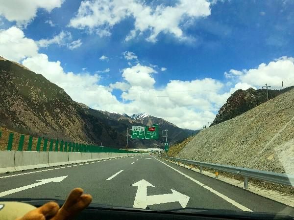 中国最美的“高速公路”，耗资380亿，过路费却一分不收