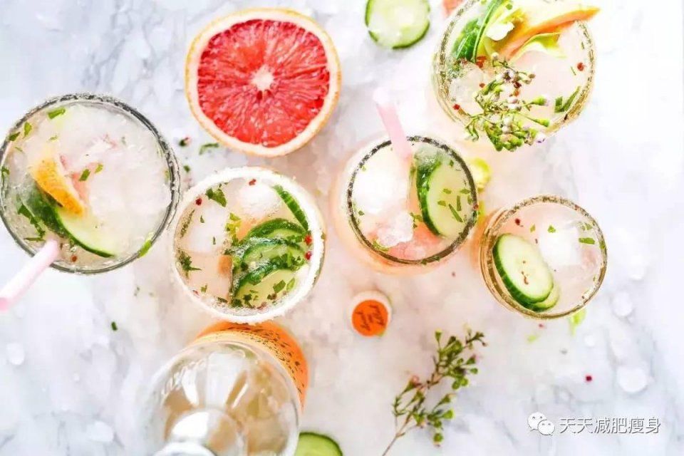 忽胖忽瘦的赵薇又瘦成了小燕子，这气球般的体质不动就能瘦?