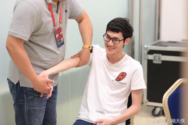 RNG战队为Karsa出面辟谣节奏风波,并称其状态已好将回归训练