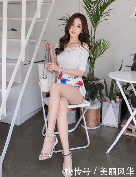 时尚穿搭：身材丰盈的小姐姐，穿包臀裙特别养眼，十分优雅！