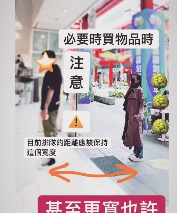  「豪宅」梁静茹在豪宅与闺蜜健身，身材强壮臂力惊人，但肚子为啥这么大？