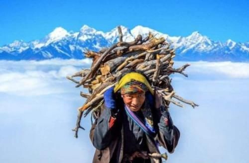 攀登珠峰的“潜规则”,8000米以上无道德,摔倒后基本没人扶