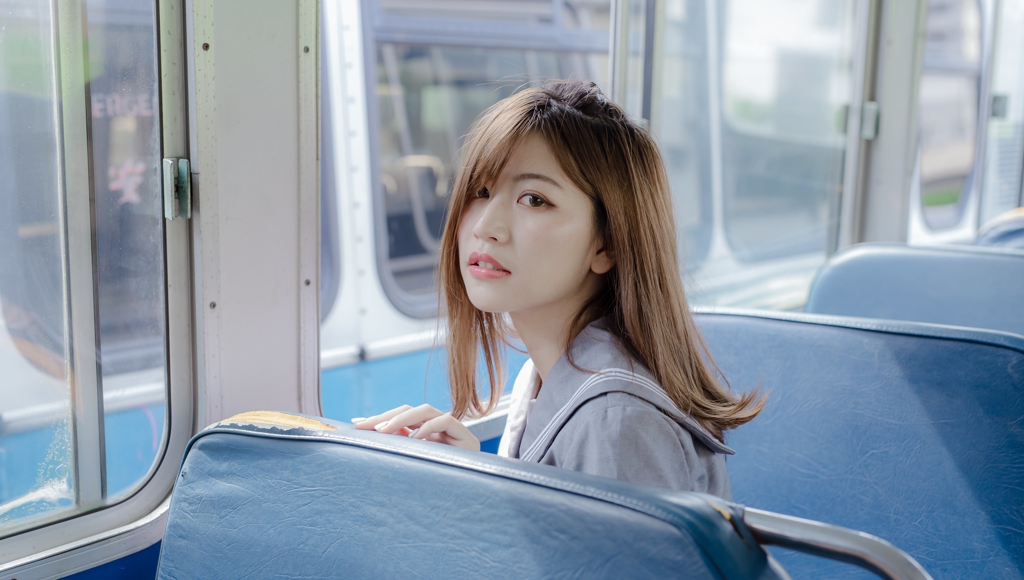  [写真]美女写真图集第56期：靓丽美女林温蒂校服写真上