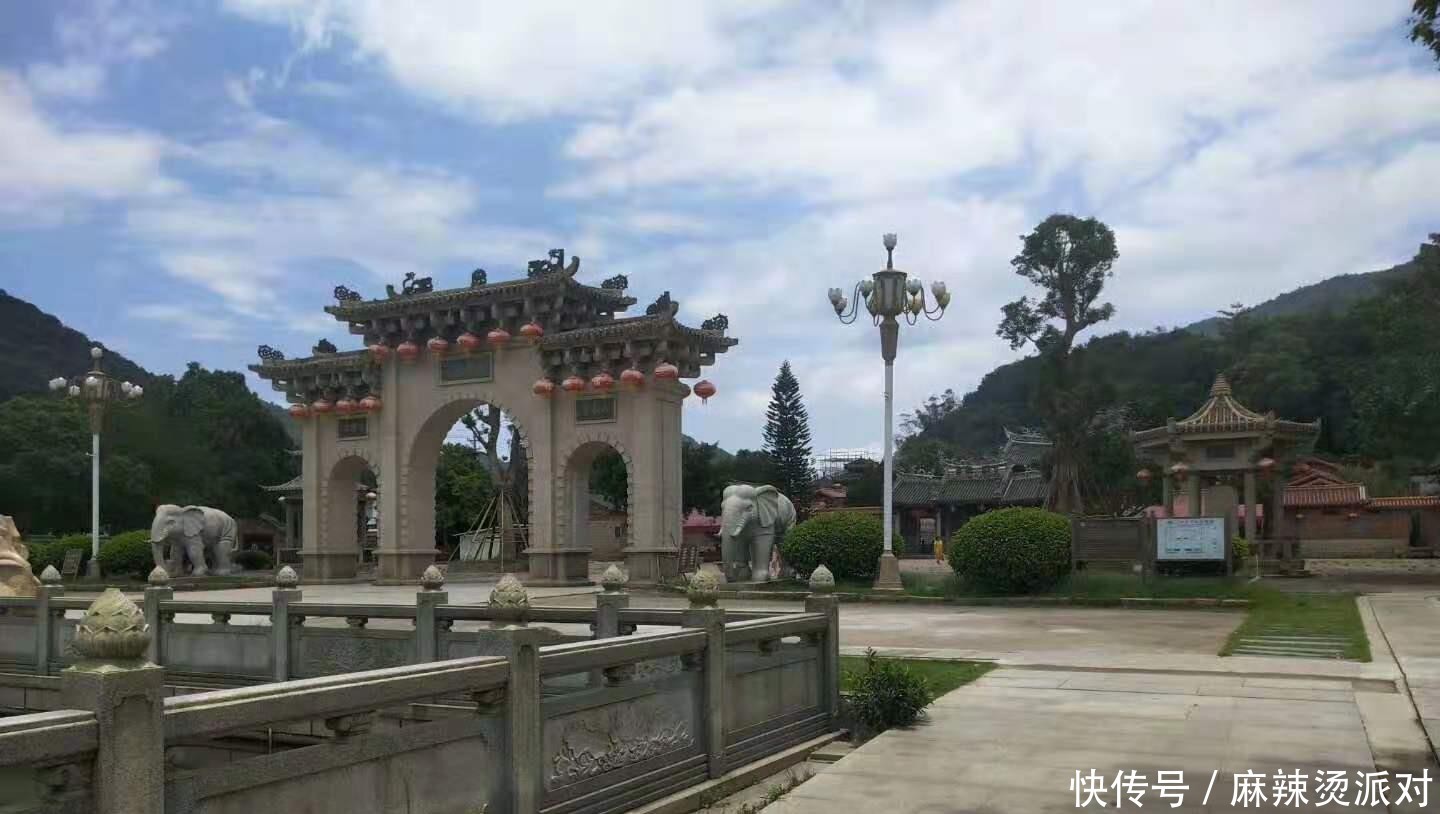 福建香火很旺盛的一座寺庙,是闽南著名的千年古刹,就在漳州