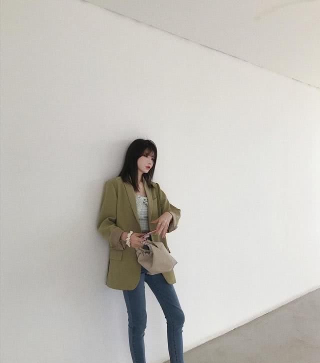  【种款式】简洁的现代感配搭，雅致气质女生的平时穿衣搭配示范性，显年轻溫柔又时尚潮流