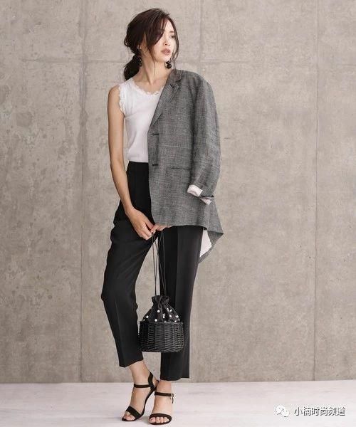 女生搭配:白色无袖上衣让自己更迷人!最新日本夏季穿搭总整理