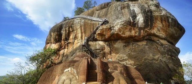 世界上一座古老的宫殿建立在200米高空,埋藏在森林里!