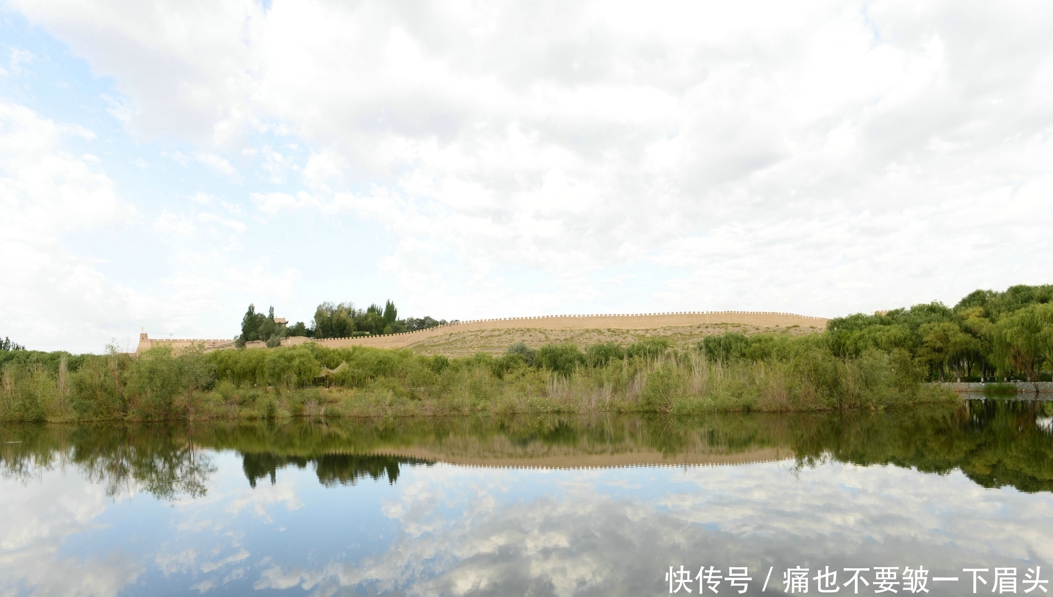 嘉峪关上的秋日瞭望