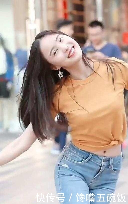 气质|身材高挑气质靓丽的时尚美女,搭配小背心,不一样的气质美感