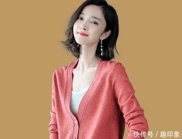  「针织」无意中发现：今秋流行这“小衫 哈伦裤”，随性时髦，天凉穿刚好