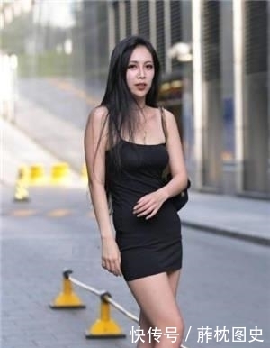  [亮眼]街拍：貌美肤白的小姐姐，大长腿十分亮眼，是别样的风采