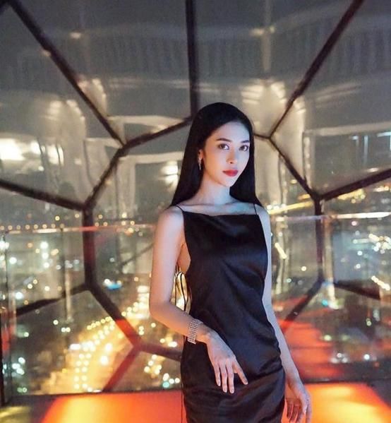  展现|潮流小姐姐贤良淑德，美得精致，展现优雅大气！