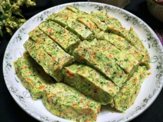 「鸡蛋」女孩子比化妆品吃得好。必须吃西兰花和鸡蛋