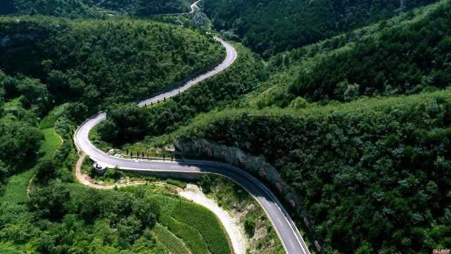 【国外】国内沥青道路天天修,国外却年年如新,为何我们要天天打补丁?