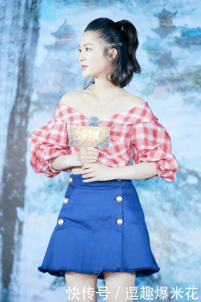 李沁素颜现身机场,网友:皮肤与大腿一个色,确实没有p图!