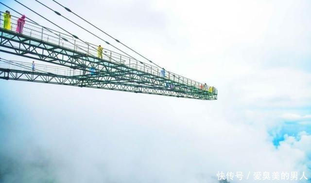 抖音上超恐怖的玻璃桥原来在这里，去过游客都表示后悔，你敢玩吗