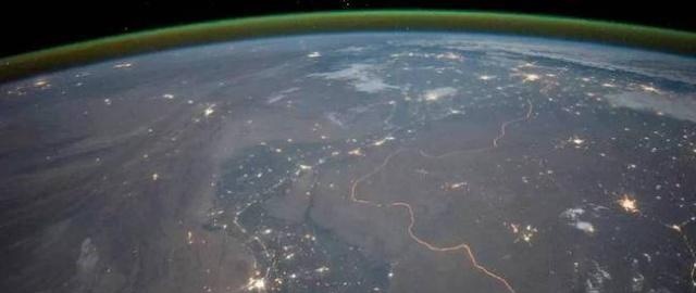中国“基建”到底有多牛？美媒一张全球夜间卫星图，向全世界证明