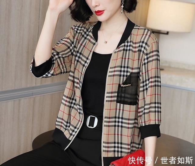  「女人」女人不管什么年龄，建议多穿这百变的条纹衫，内外百搭又洋气
