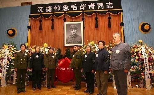 刘思齐儿女携孩子纪念主席诞辰125周年照片，张玉凤参加气质出众