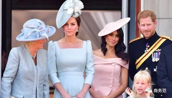 梅根花600万买衣服，坐姿被网友吐槽不合格，王妃太难当