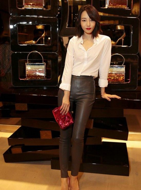 女星穿皮裤，网友:热巴无功无过，coco李玟性感天后!
