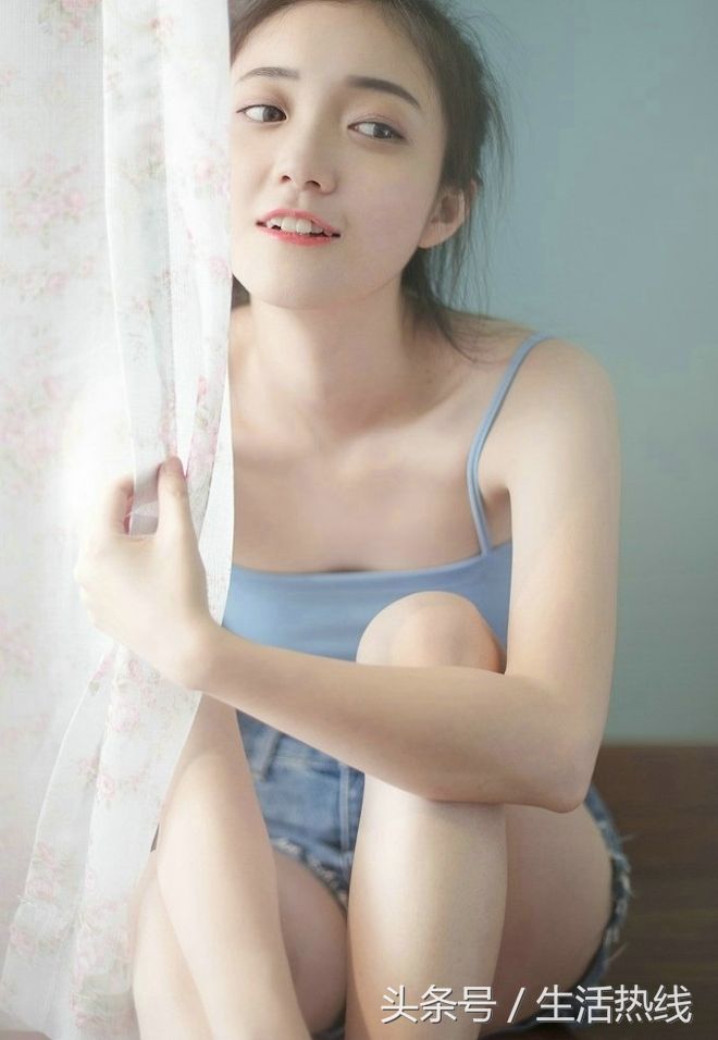 阳光气质美女,是炎热夏季里的一道亮丽风景,天使之美不容错过