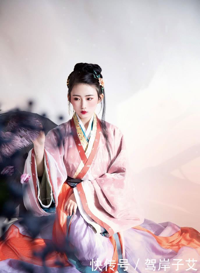  [汉服]这些“上架嫌它丑，下架求成狗”的绝版汉服，有你的梦中情裙吗