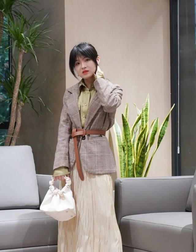  [梨型身材]2020年最流行的百褶裙组合,彰显青春活力,显瘦显高又减龄!