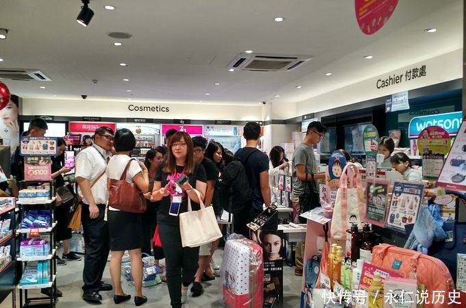 『无情』屈臣氏员工无情揭露这些“昂贵护肤品”他们从来不用,只是在浪费钱